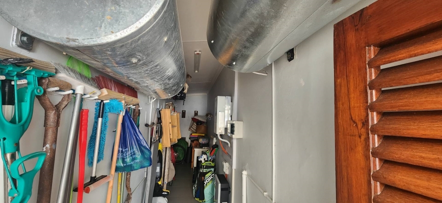 6 Bedroom Property for Sale in Fraaiuitsig Western Cape